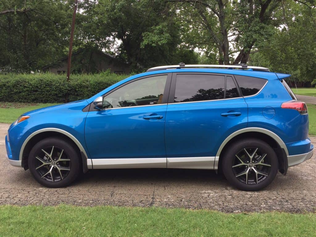 A MOM's Review on the New 2016 Toyota RAV4 SE #LetsGoPlaces