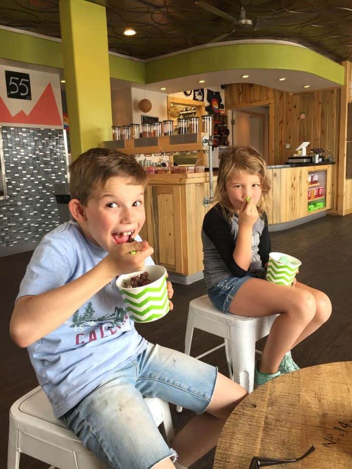 Kids eating icecream